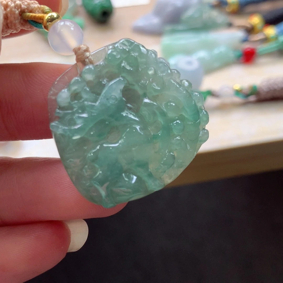 翡翠未镶嵌颈饰吊坠