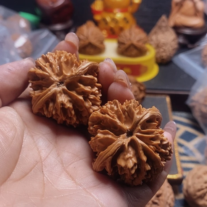 文玩核桃把件龙**下大灯笼