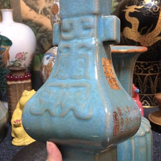 陶瓷器一件，品相完整
