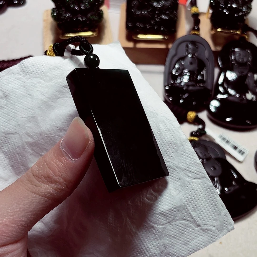手***谈翡翠未镶嵌颈饰翡翠