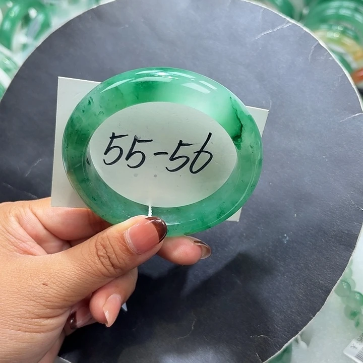 石英质玉（非洲翠）未镶嵌手镯