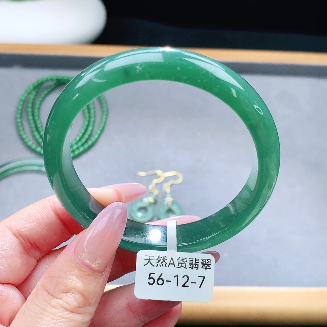 未镶嵌手镯（圆镯）翡翠