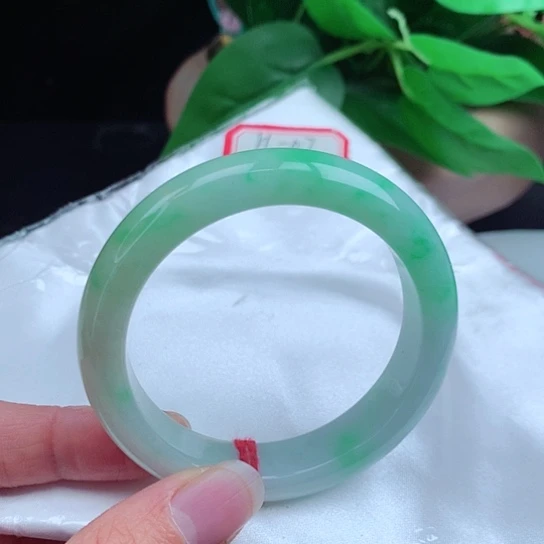 翡翠手镯足银镀金镶嵌    正圈52+