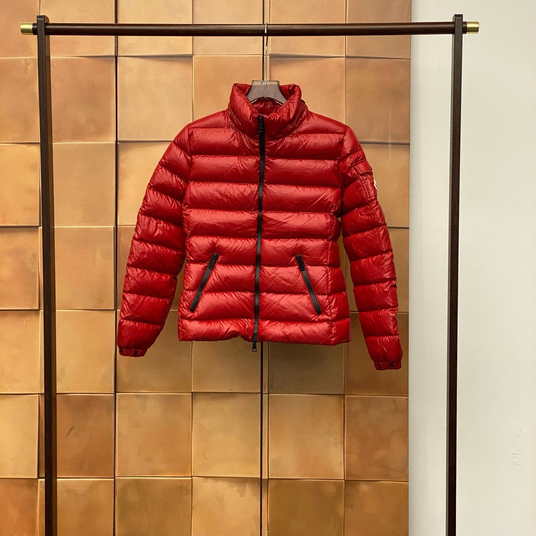 99新 MONCLER Bady红色刺绣徽标羽绒服/1码/99新/29856 帽子缺失