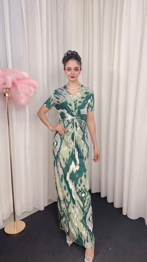 9821【蕾拉】福利款民族风花纹时尚气质V领女装连衣裙