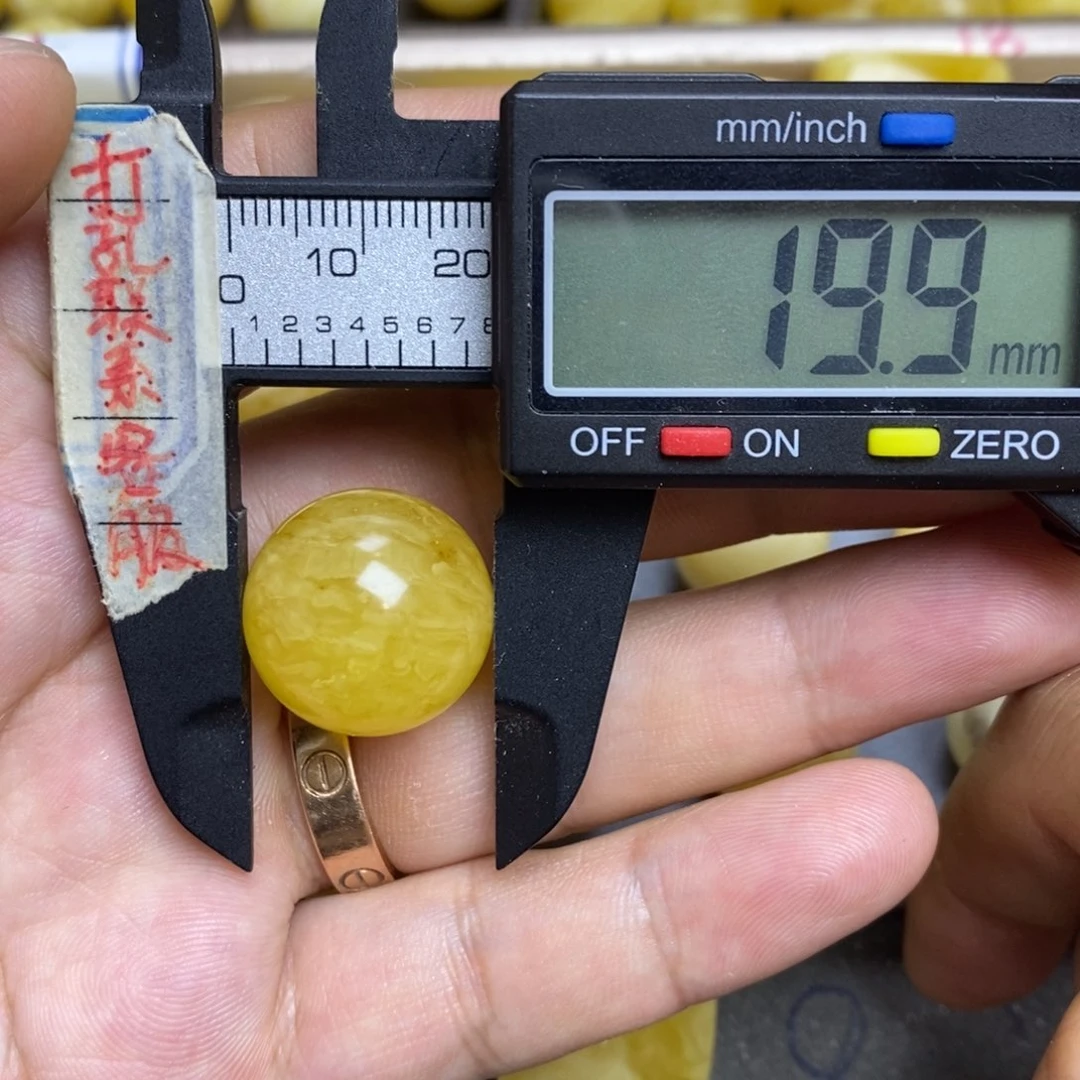 蜜蜡未镶嵌裸石19.9微瑕圆珠默认直发