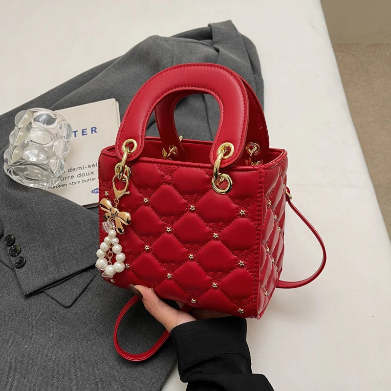 新款戴妃包包包星星铆钉小众上班通勤时尚手提包刺绣兔子礼物女包