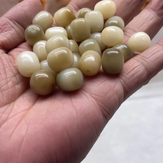 白玉菩提吊坠精品13青提年糕20颗