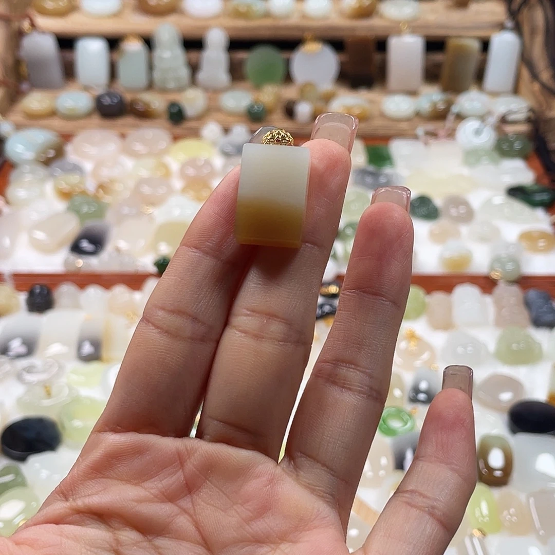 逸***逸吊坠(不含链)18K金镶嵌和田玉