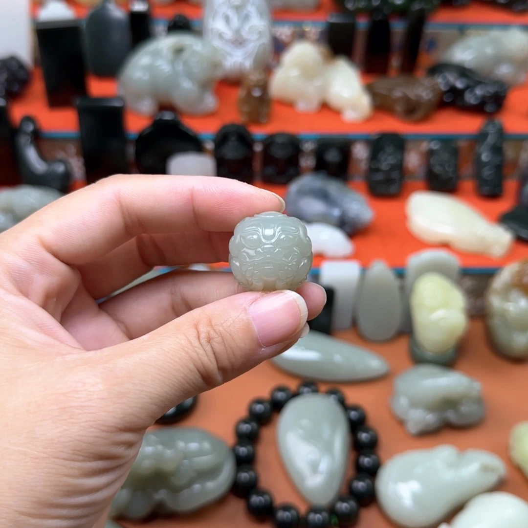 未镶嵌和田玉（糖玉）把件