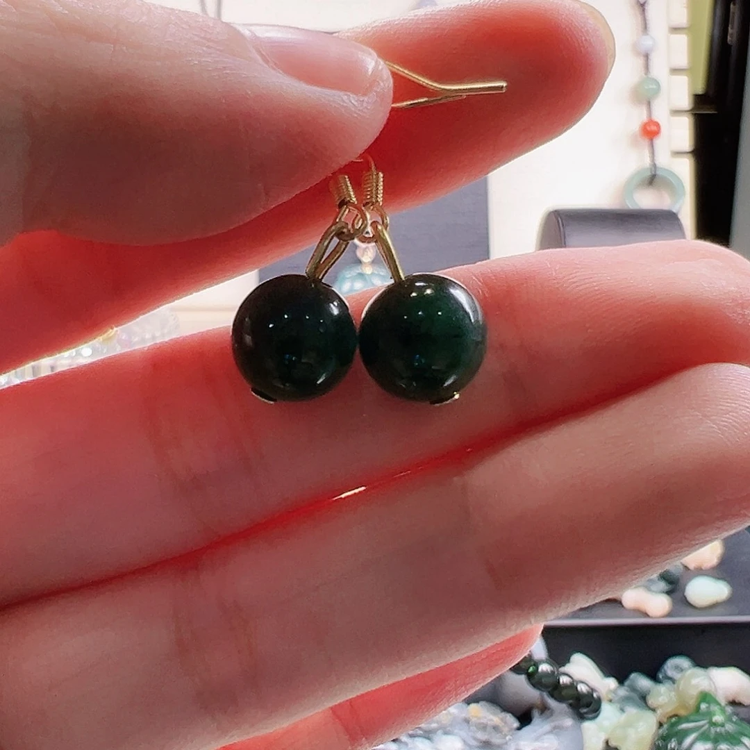 翡翠颈饰未镶嵌耳环