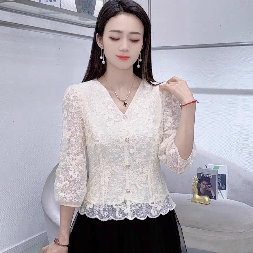 拉夏贝尔刺绣衬衫蕾丝气质法式上衣打底衫2025秋长袖镂空时尚小衫