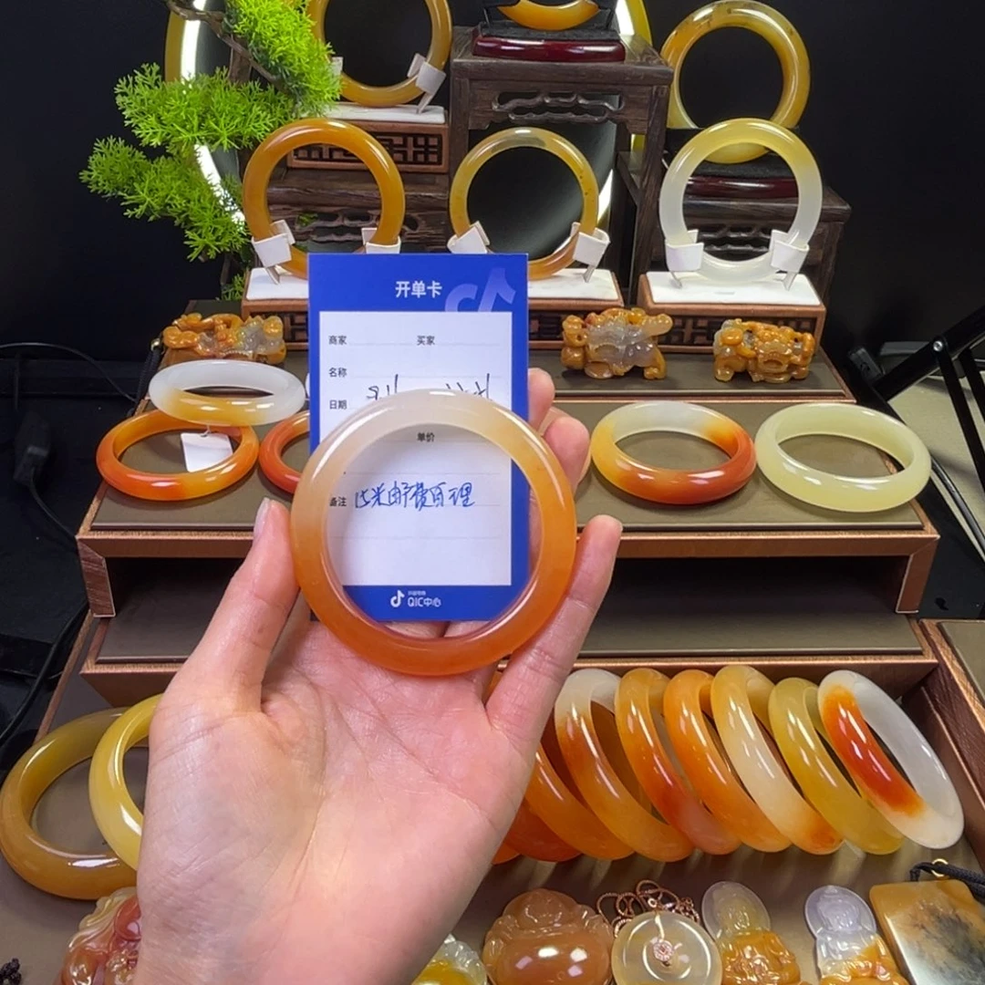 未镶嵌手镯石英质玉