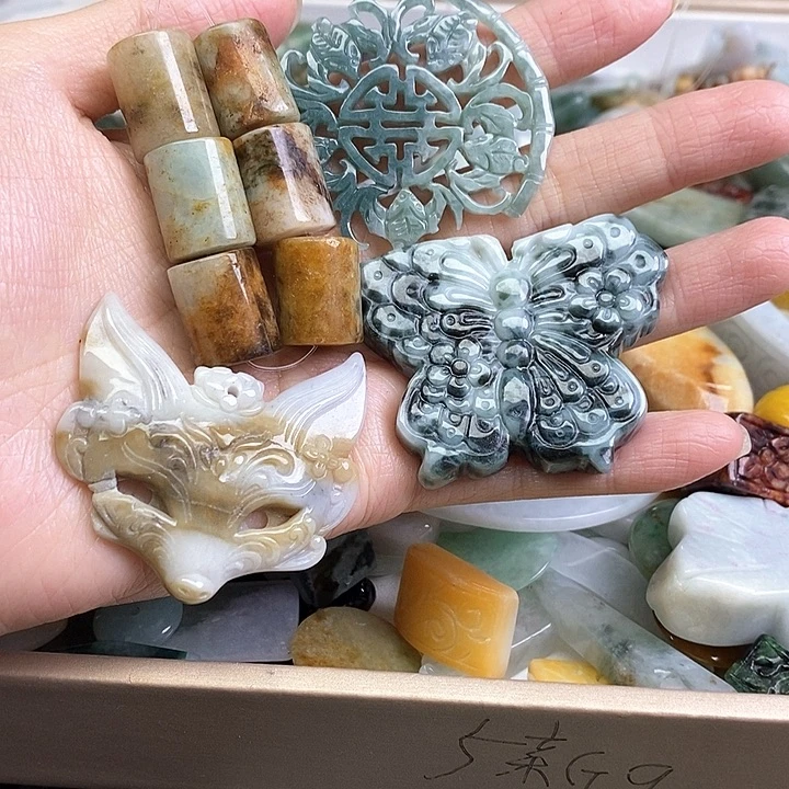 K***X翡翠未镶嵌颈饰天然翡翠