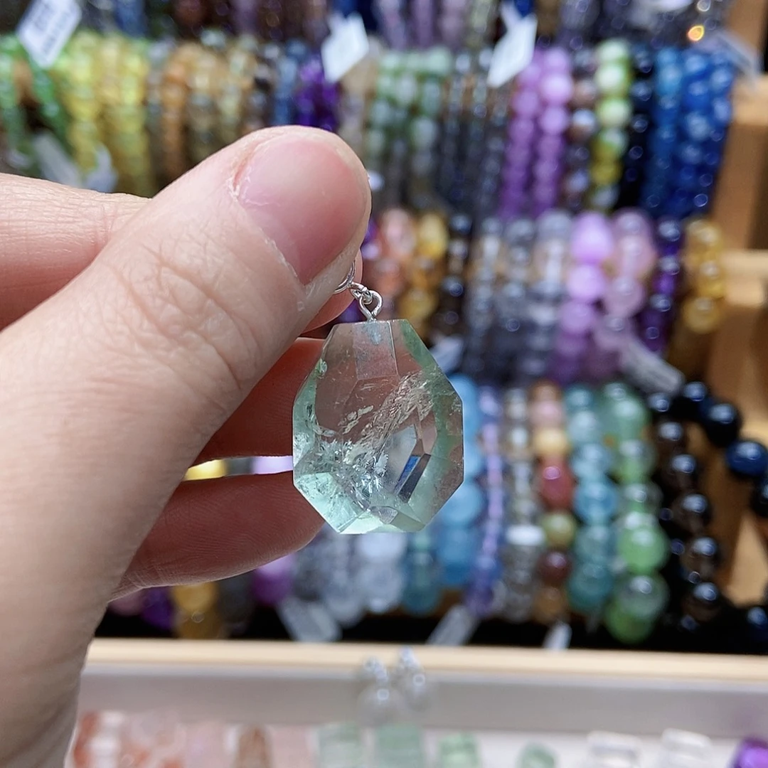 水晶手串未镶嵌?****啊吊坠