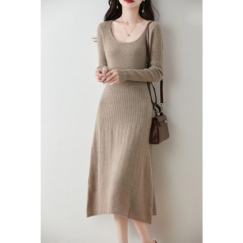 U领羊毛连衣裙女秋冬季中长款过膝毛衣裙子宽松显瘦打底A字裙
