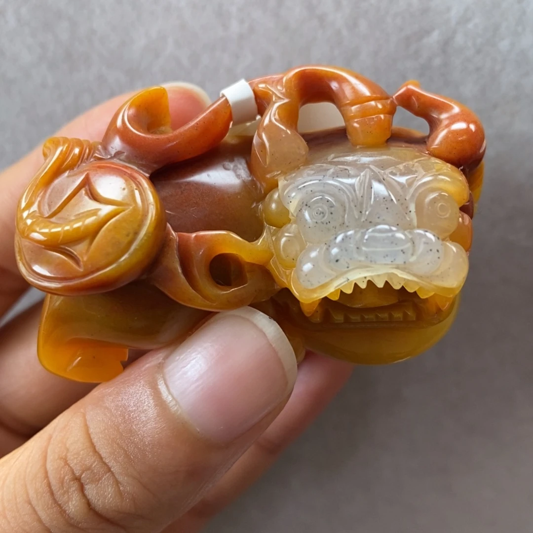 未镶嵌石英质玉（黄龙玉）颈饰