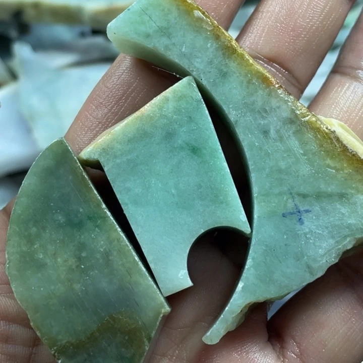 翡翠吊坠(不含链)未镶嵌天然翡翠边角料