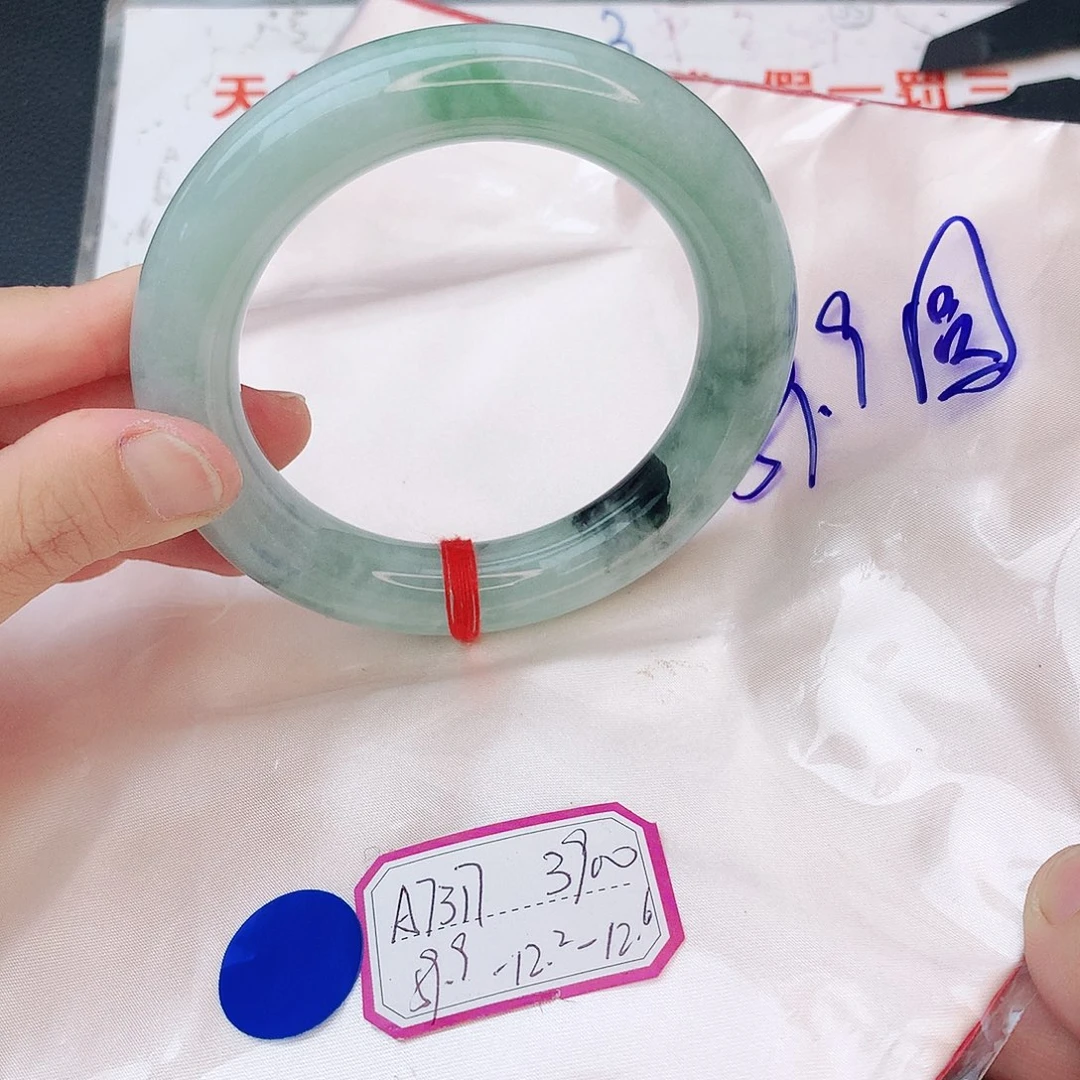 翡翠手镯未镶嵌翡翠