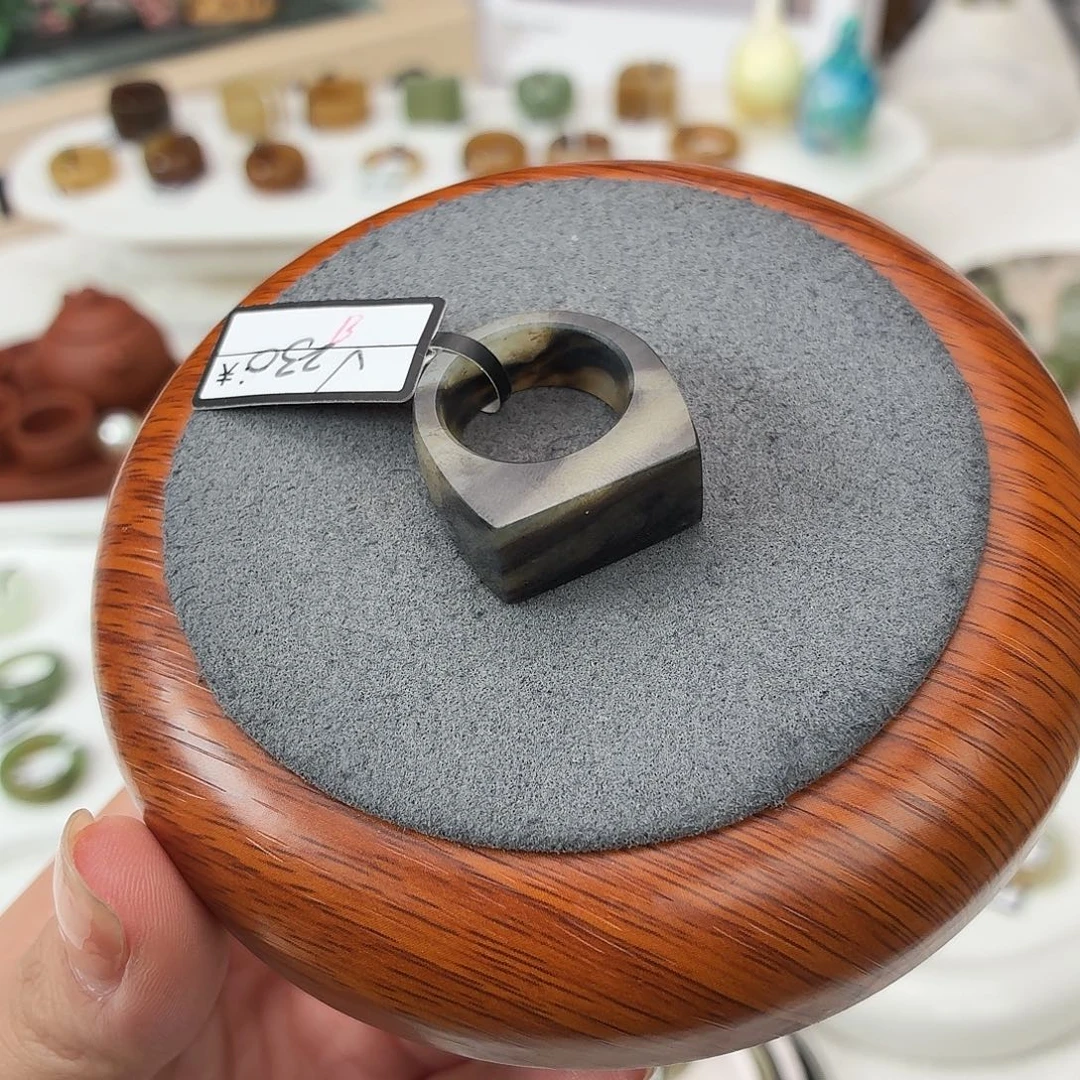 未镶嵌戒圈和田玉F47妖花马鞍16.8不退换