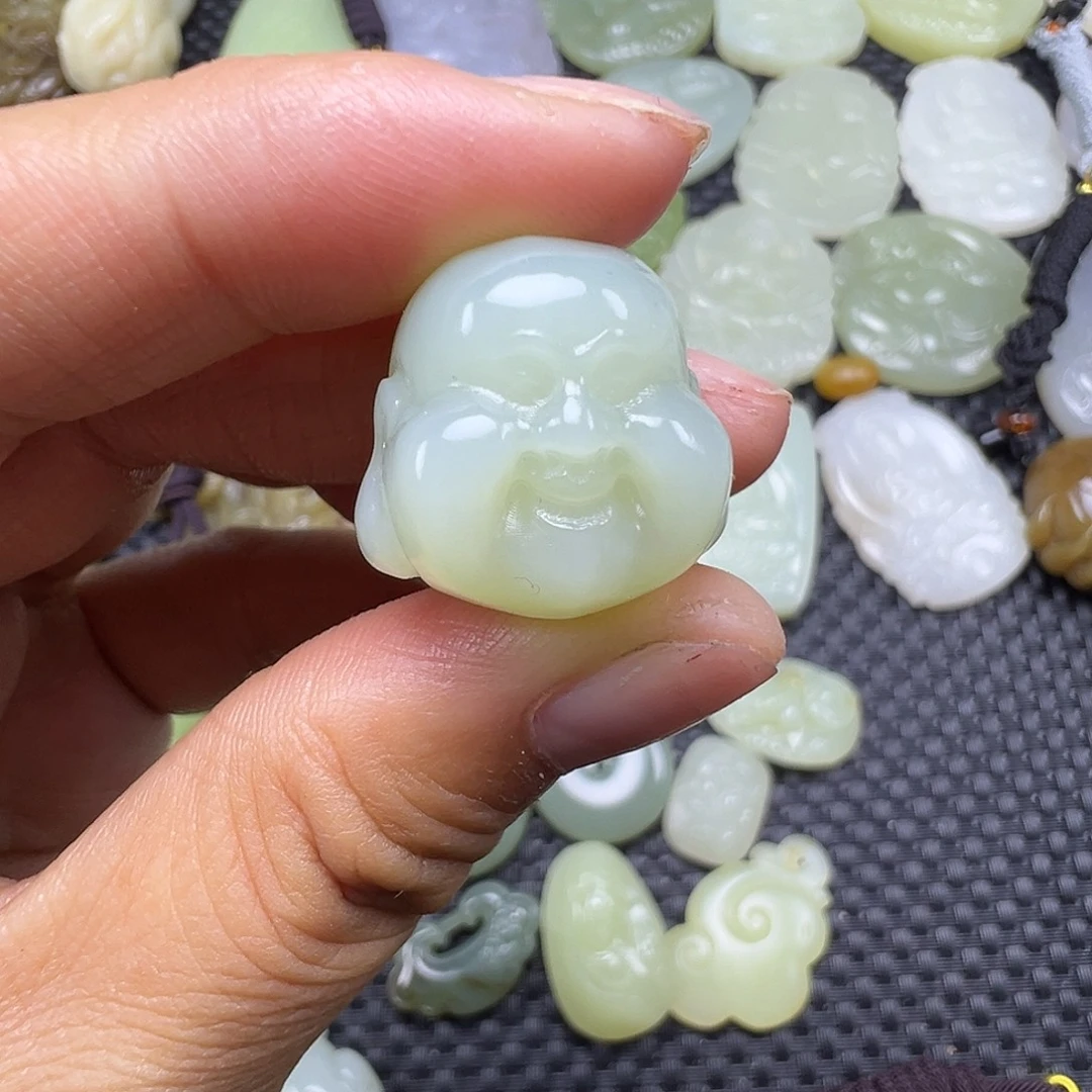 和田玉未镶嵌吊坠(赠链)卡19.2