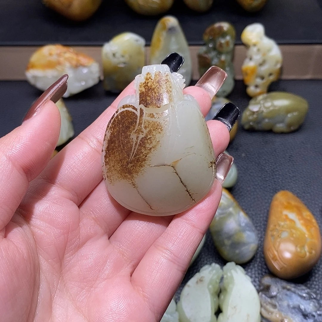 清***生和田玉未镶嵌颈饰