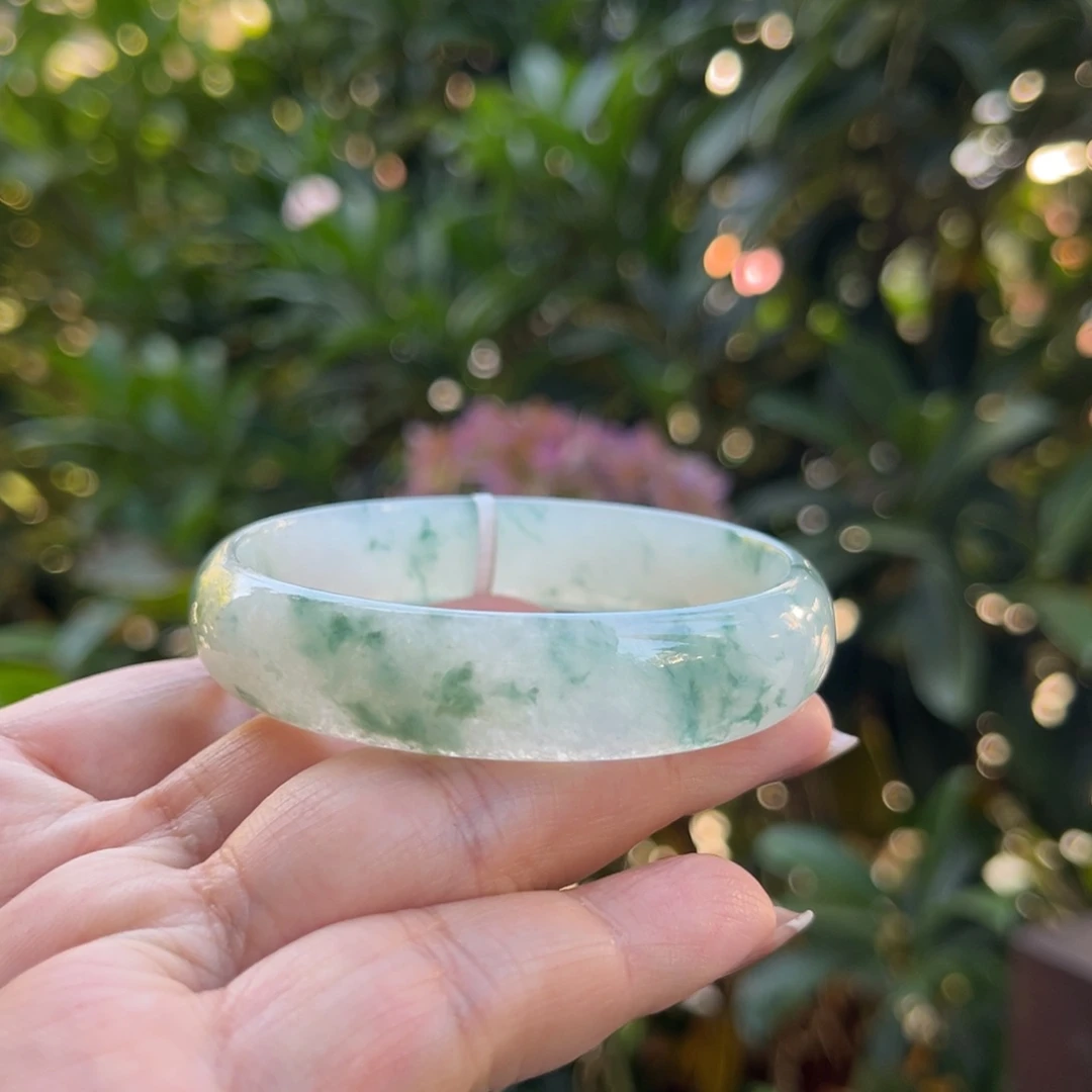 翡翠未镶嵌手镯56贵妃