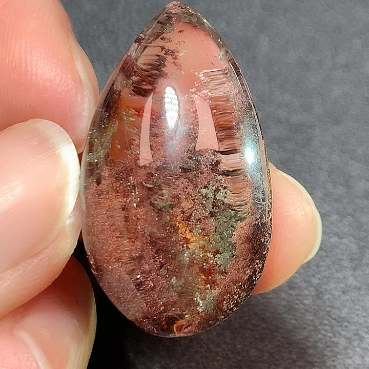 水晶颈饰未镶嵌好****?