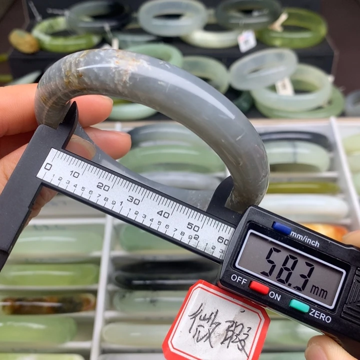 蛇纹石玉未镶嵌手镯687