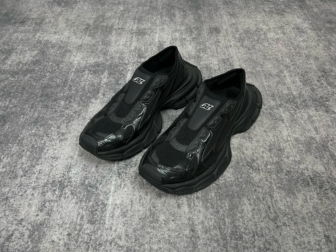 99新 Balenciaga/巴黎世家 巴黎世家新款3XL纯黑老爹鞋 42码13310