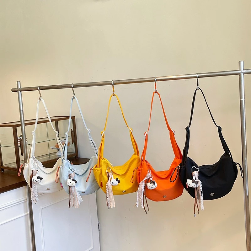 【漫威蒂尼】户外运动简约风工装包斜挎包饺子包包女通勤日常