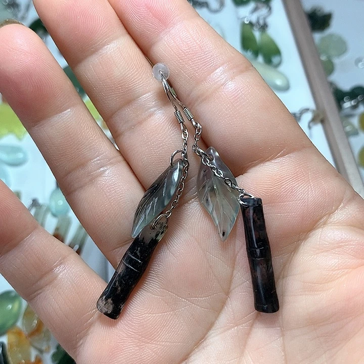 蛇纹石玉未镶嵌耳环