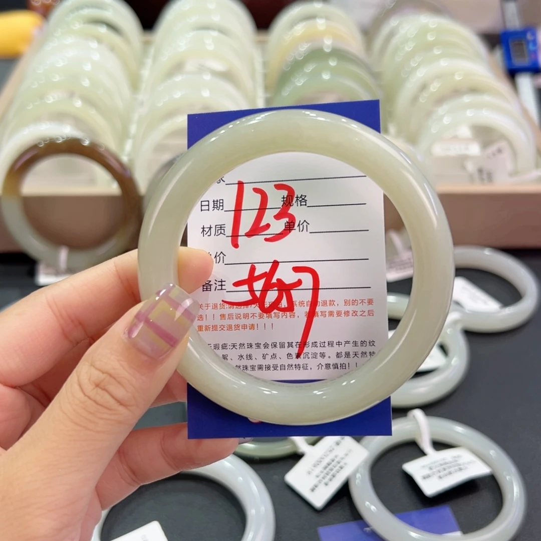 和田玉手镯未镶嵌