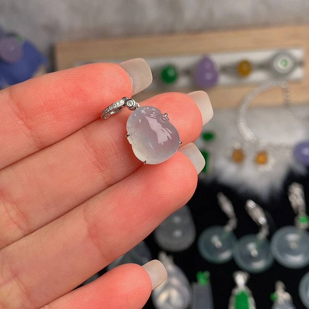 颈饰18K金镶嵌翡翠