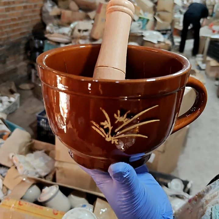 摆件盘子碗茶壶啥都有