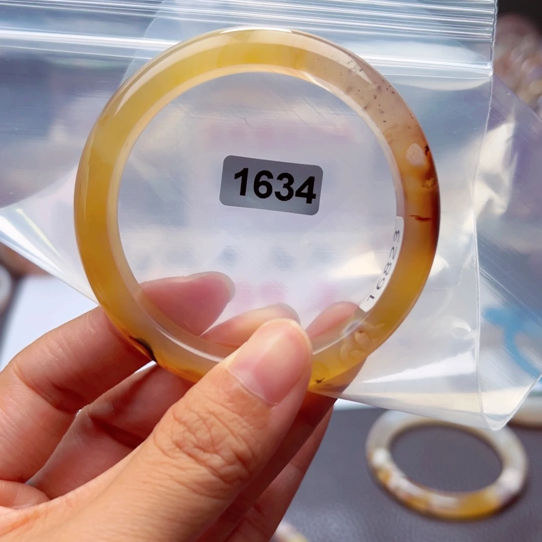 玛瑙/玉髓手镯未镶嵌血**穹