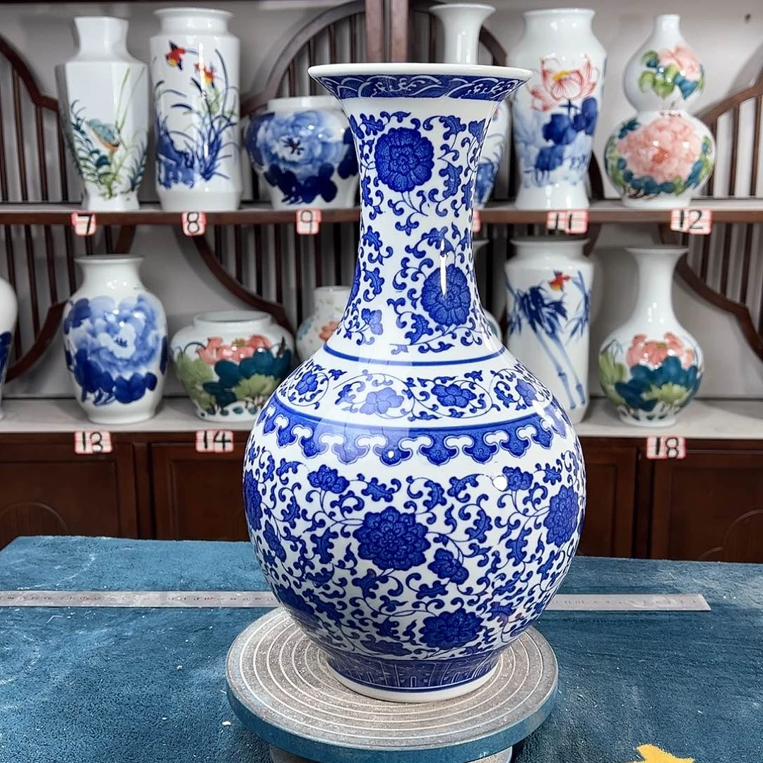 摆件景德镇陶瓷缠枝