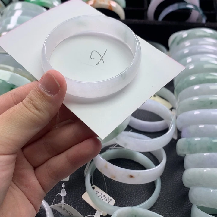 芸***月翡翠未镶嵌手镯公主