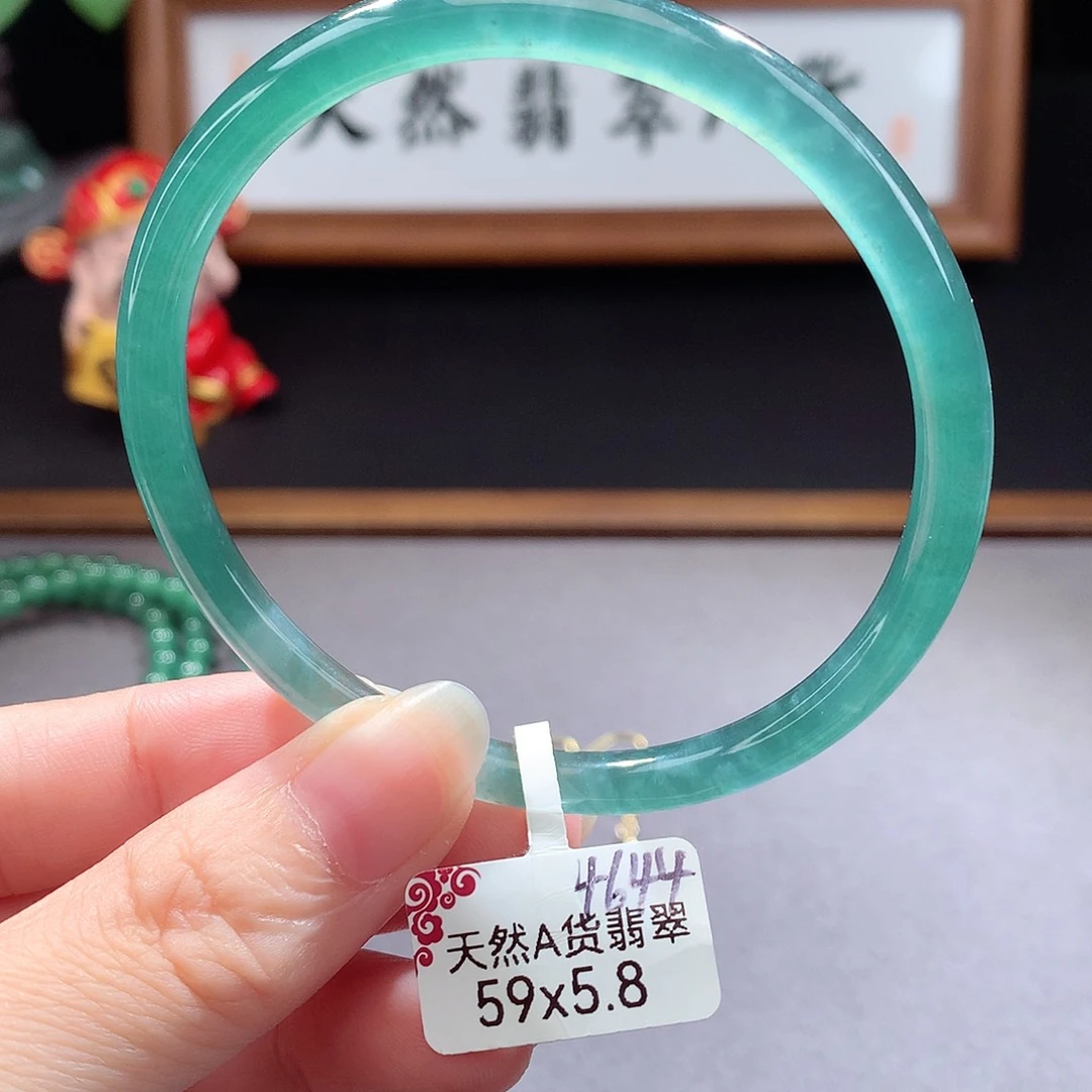 未镶嵌手镯（圆镯）翡翠