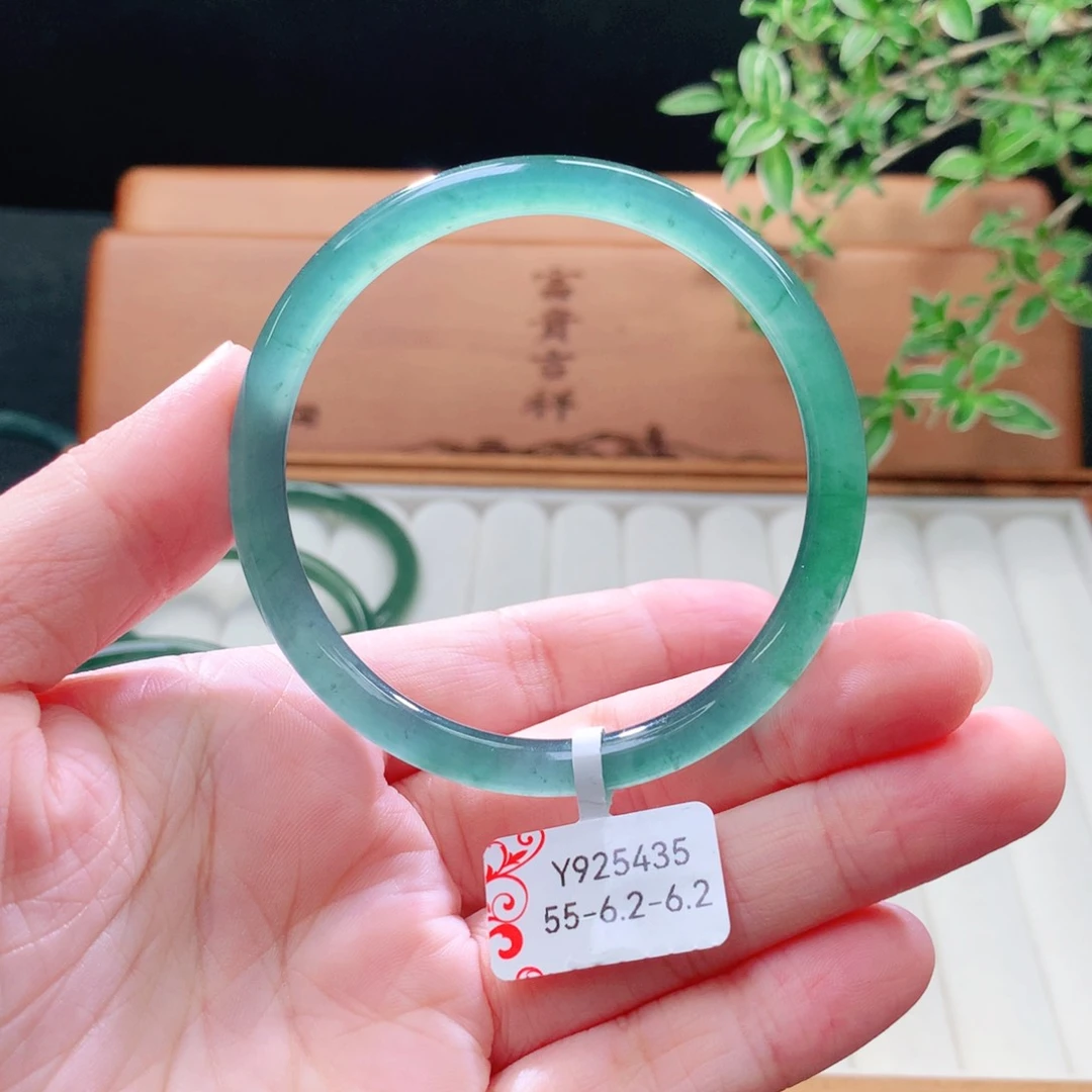 未镶嵌手镯（圆镯）翡翠