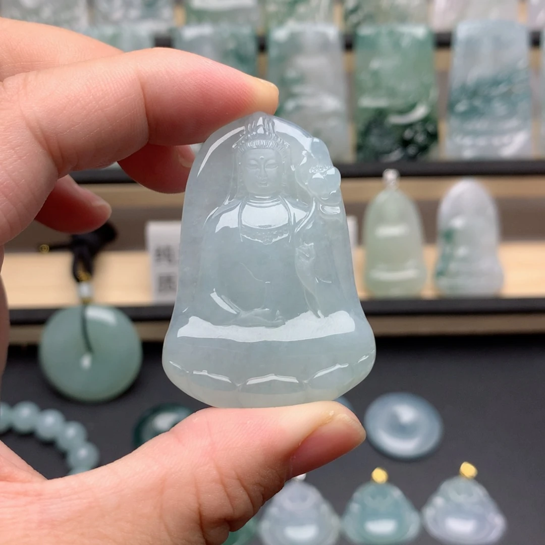 翡翠未镶嵌颈饰观音
