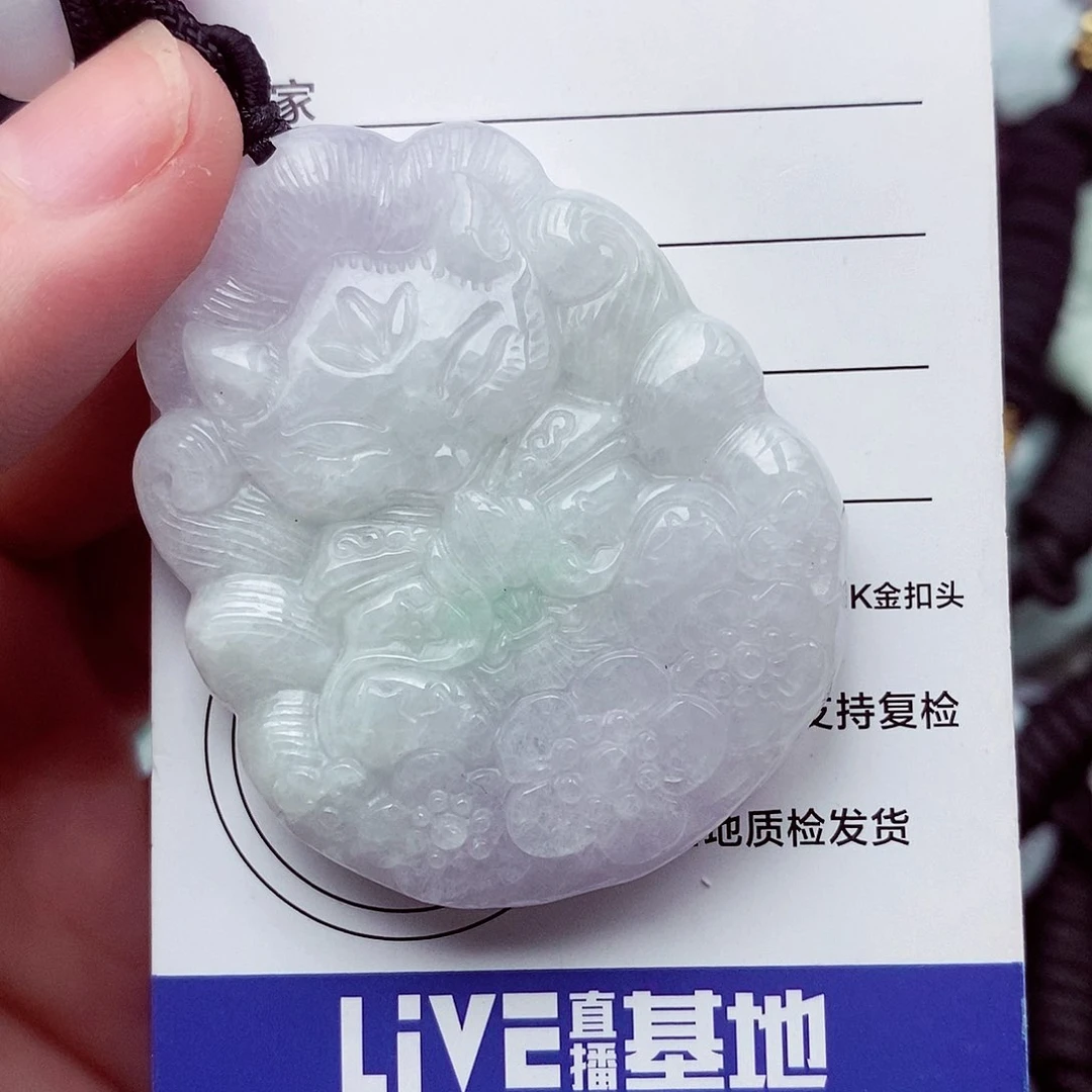 翡翠挂件未镶嵌翡翠