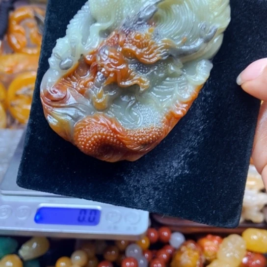 石英质玉（黄龙玉）未镶嵌颈饰