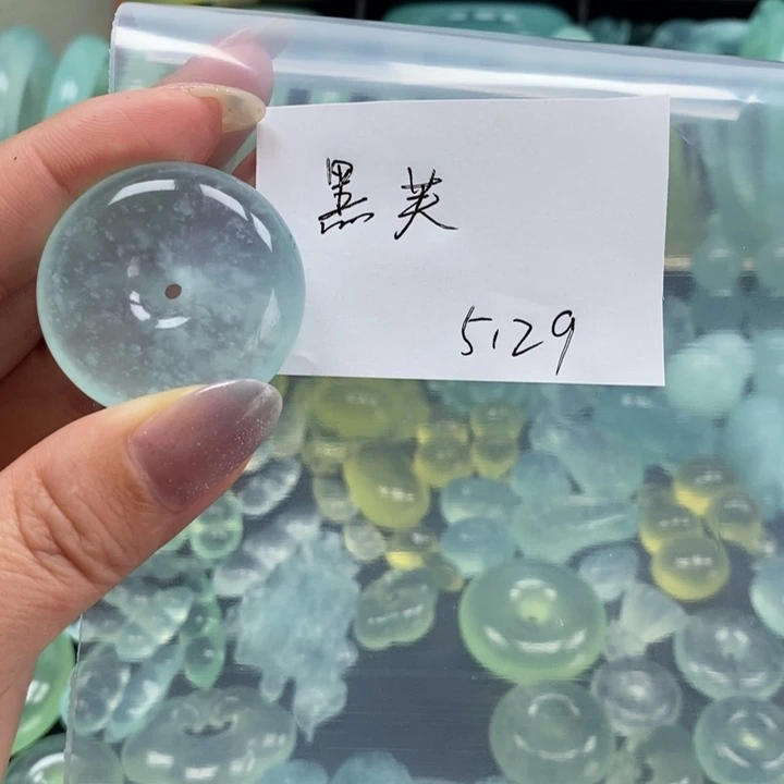 蛇纹石玉未镶嵌手镯黑**?