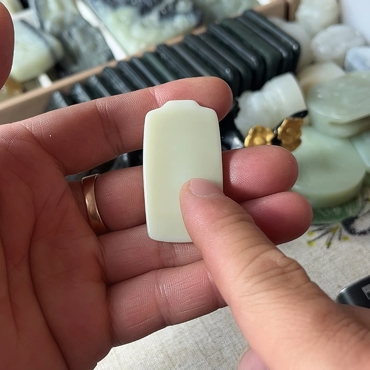 和田玉未镶嵌吊坠(不含链)