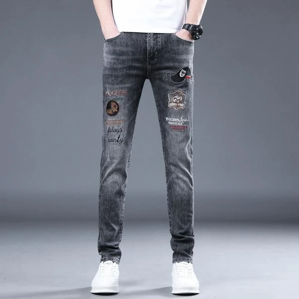 2025新款灰色刺绣牛仔裤男士潮流百搭个性修身弹力小脚裤青年潮牌