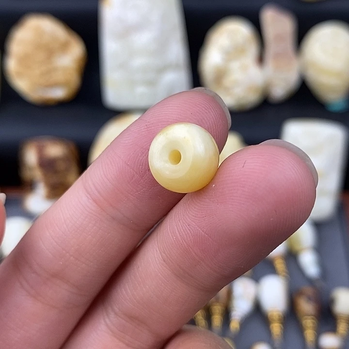 琥珀未镶嵌裸石10墩子