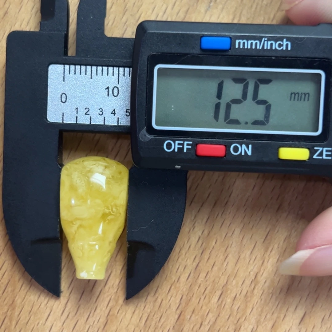 裸石琥珀未镶嵌三通