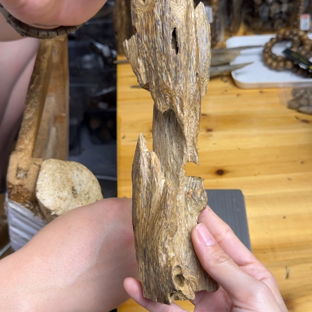 沉香手把件白棋块料65克