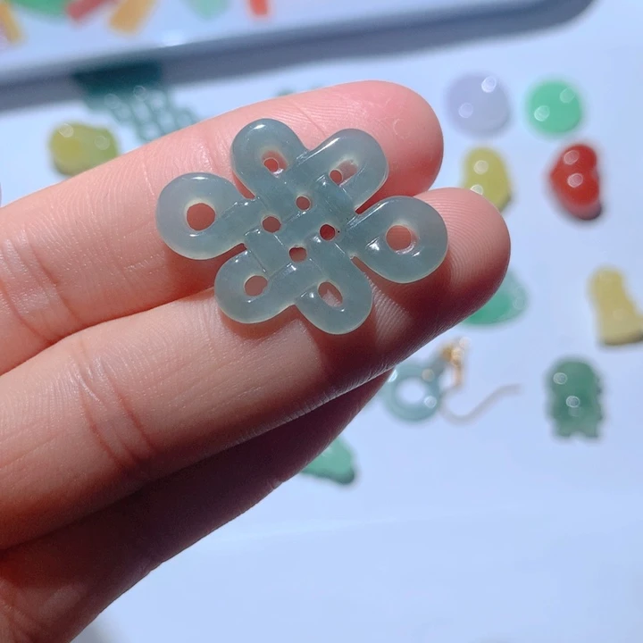 翡翠未镶嵌颈饰挂件